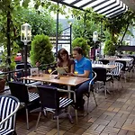 Karl Mueller Hotel